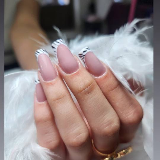 Beauty Team J&S 037 #krusevac Izlivanje noktiju Izlivanje noktiju gelom - M dužina