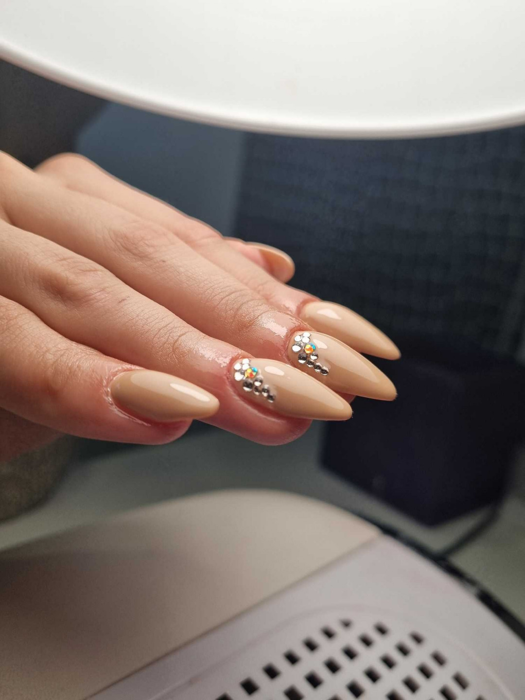 Butik Lepote #beograd Korekcija noktiju Korekcija noktiju gel boja ili frenc + aparatni manikir - M dužina