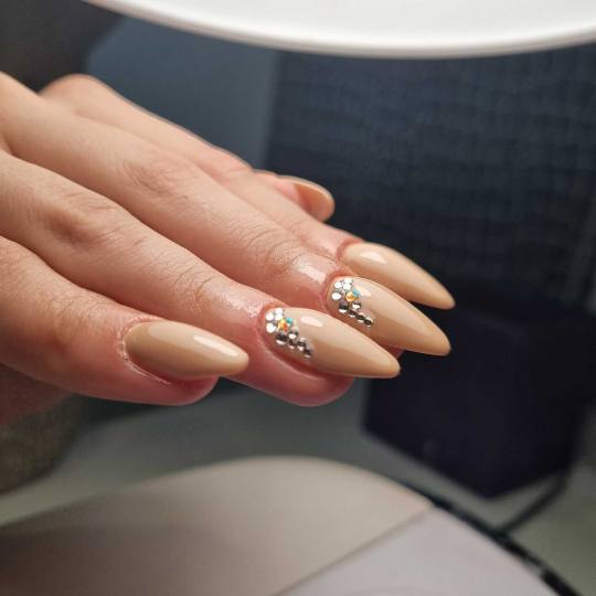 Butik Lepote #beograd Korekcija noktiju Korekcija noktiju gel boja ili frenc + aparatni manikir - M 