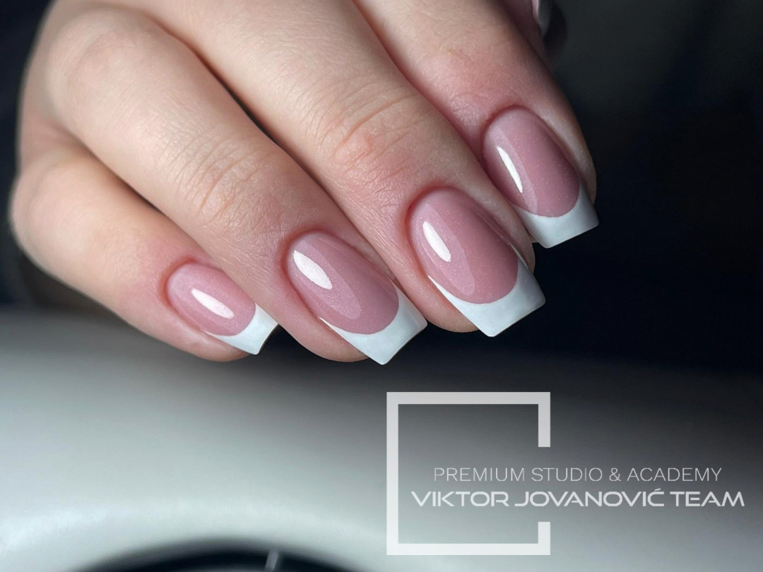 Korekcija noktiju - S velicina - BEAUTY CENTER Viktor Jovanović, Subotica Izlivanje noktiju Nokti Izlivanje noktiju, Subotica, Centar