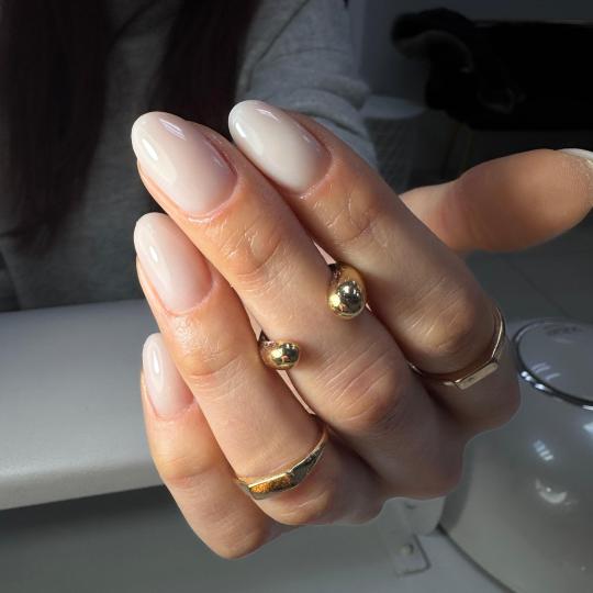 GM Beauty studio #beograd Izlivanje noktiju Izlivanje noktiju gelom - L dužina