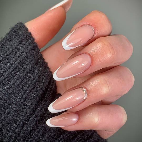 44. Beauty Concept #beograd Izlivanje noktiju Kombinovani manikir + izlivanje noktiju gelom - L duž