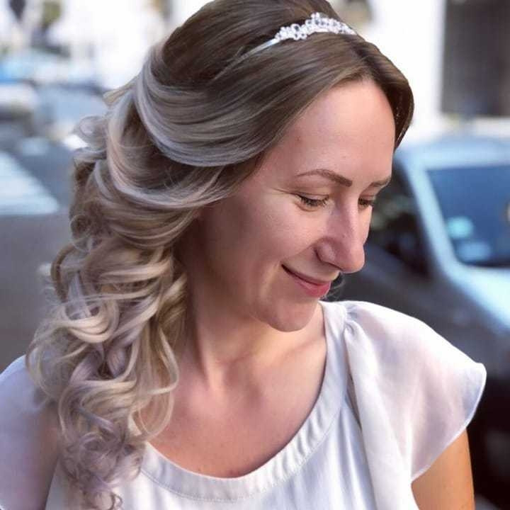 Headroom #beograd Svečane i frizure za svadbu Svečana frizura - srednje složena