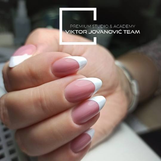 BEAUTY CENTER Viktor Jovanović #subotica Izlivanje noktiju Korekcija noktiju - S velicina