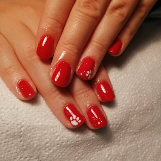 Salon Soul #beograd Gel lak Crveni gel lak sa nacrtanim šapicama, klasika u malo izmenjenom izdanju