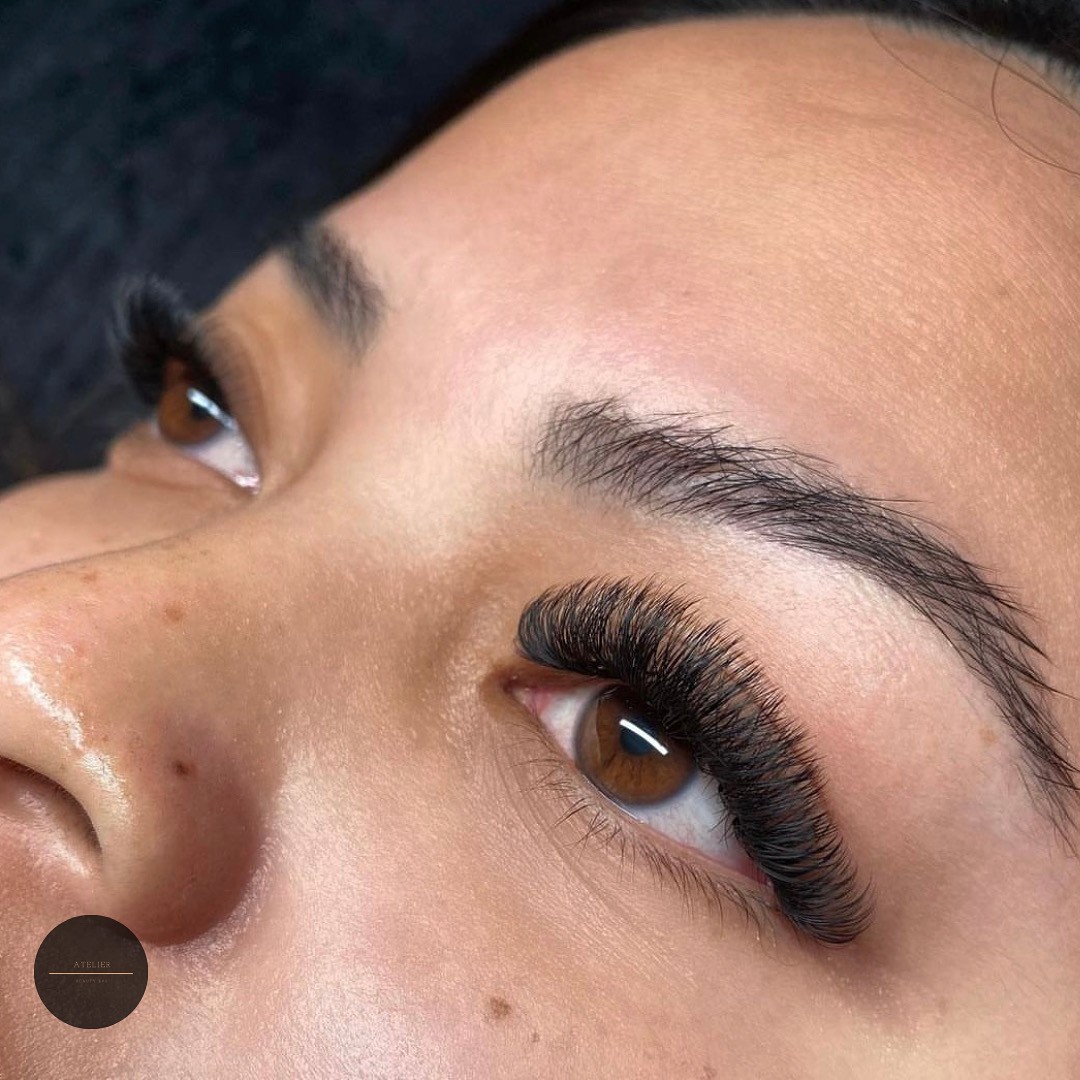 Nadogradnja svilenih trepavica - ruski volumen - Atelier Beauty Bar, Niš Nadogradnja trepavica Lice Nadogradnja trepavica, Niš, Medijana