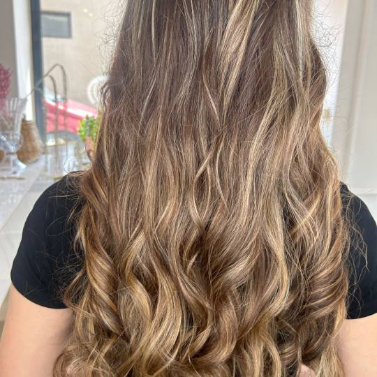 Esthetique Privé #beograd Pramenovi Pramenovi na foliju +Preliv + Feniranje +Šišanje +Black Cavia