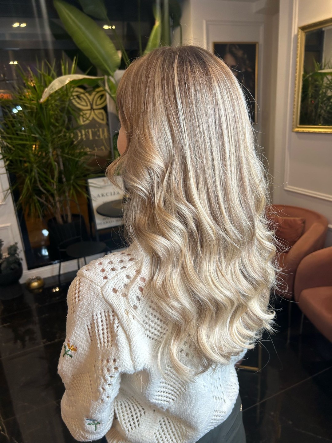 Esthetique Privé #beograd Pramenovi Pramenovi na foliju +Preliv + Feniranje +Šišanje +Black Caviar tretman