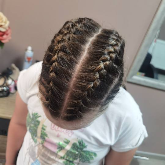 Sanja Afro Frizerka #nis Pletenice, kike, punđe Riblja kost dužinom cele kose/rajf kikica Cena po 