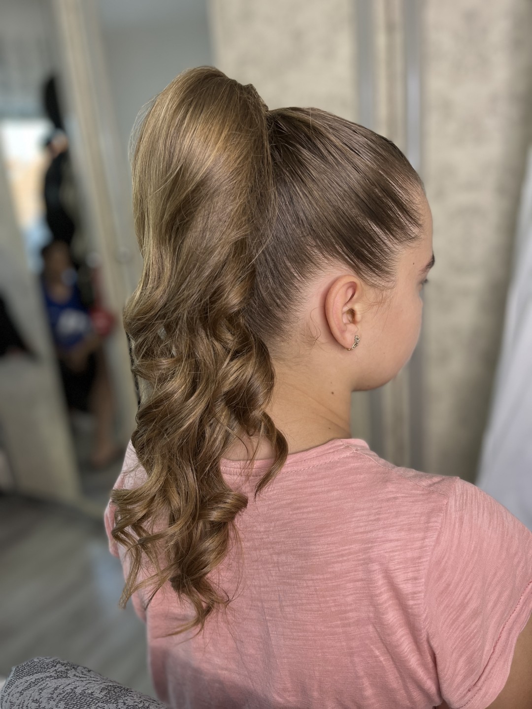 Golden beauty by Mimi #nis Svečane i frizure za svadbu Visoki rep - lokne / talasi