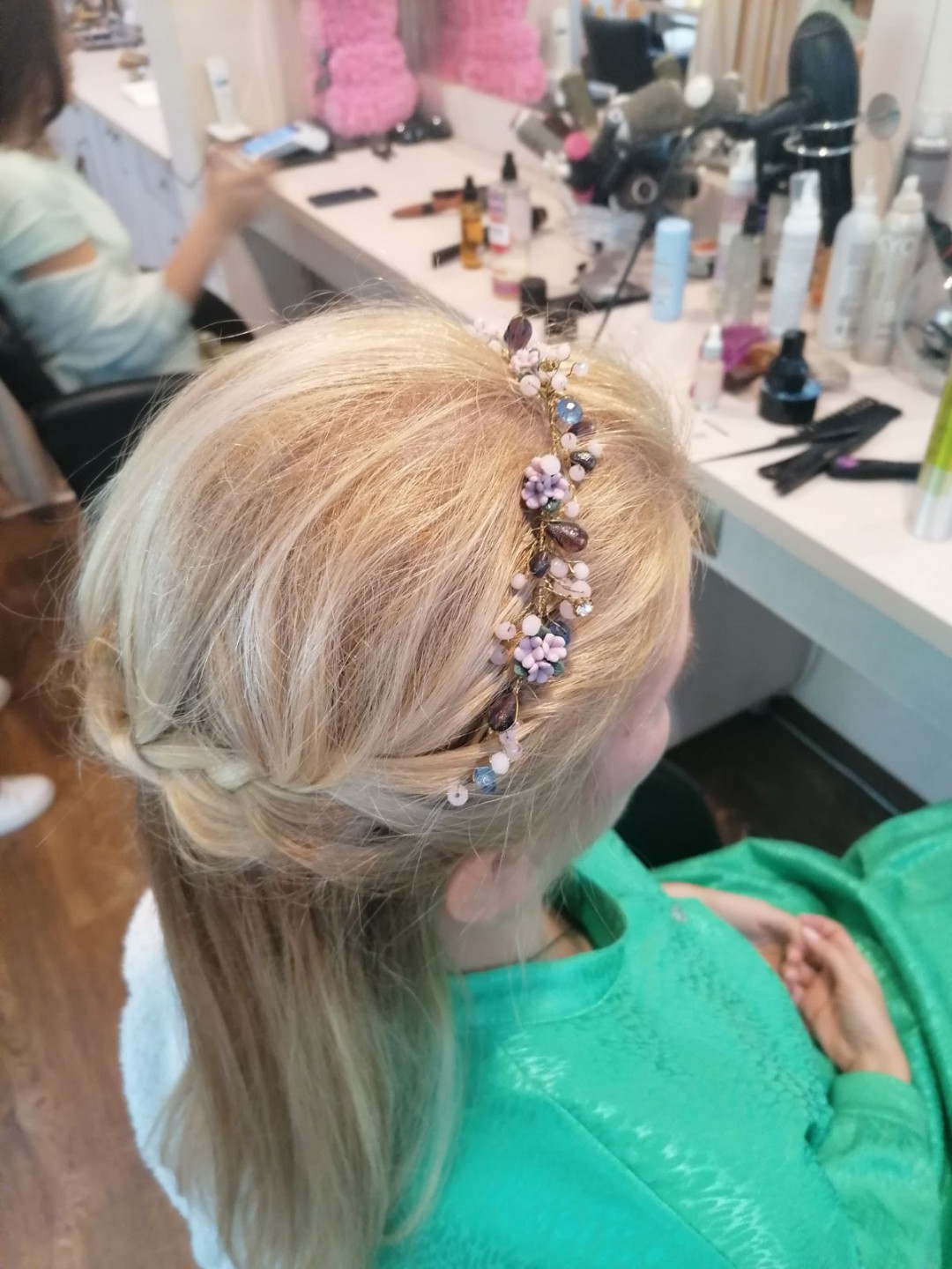 Salon Lepote Kaja #beograd Svečane i frizure za svadbu Svečana frizura - kosa srednje dužine