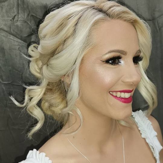 Studio Lady N #beograd Svečane i frizure za svadbu Svečana frizura - duga kosa 💞