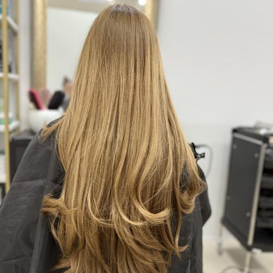 GM Beauty studio #beograd Uvijanje, lokne i talasi Feniranje na lokne / talase - duga kosa Uvijanje,