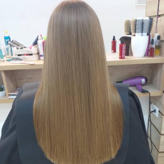 Kardashians Beauty Style #novisad Žensko šišanje Šišanje + feniranje - duga kosa Šišanjac �