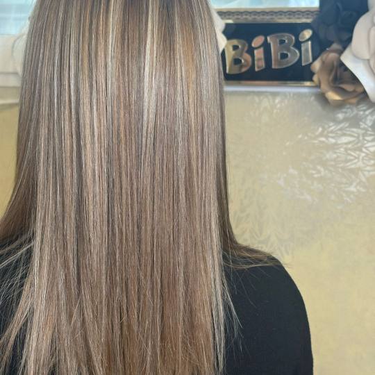 Bibi beauty centar #beograd Pramenovi Pramenovi na foliju u 1 / 2 boje / blanšem + olaplex+ preliv 