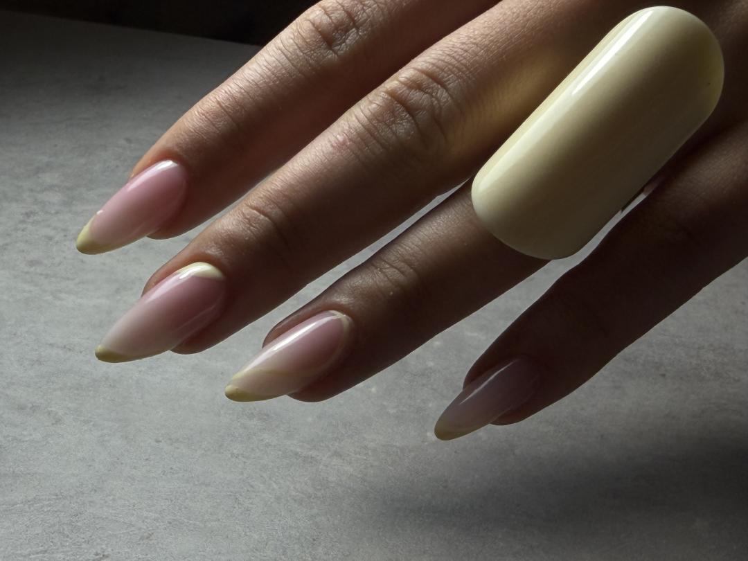 Elle beauty center #novisad Izlivanje noktiju Korekcija izlivanja noktiju gelom - M dužina
