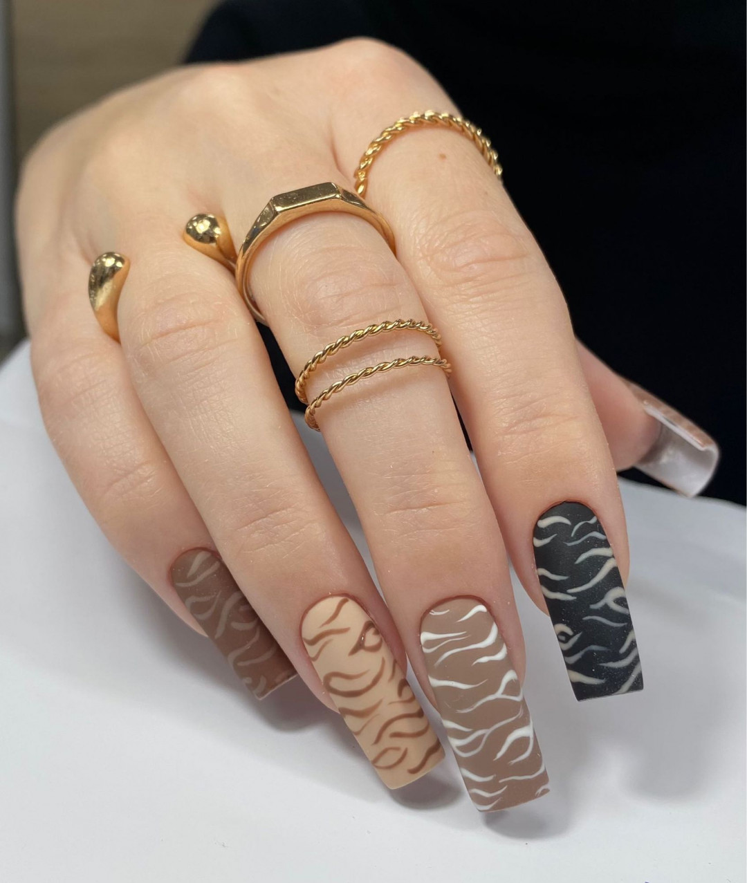 Izlivanje noktiju gelom - XL dužina - GM Beauty studio, Beograd Izlivanje noktiju Nokti Izlivanje noktiju, Beograd, Banovo brdo