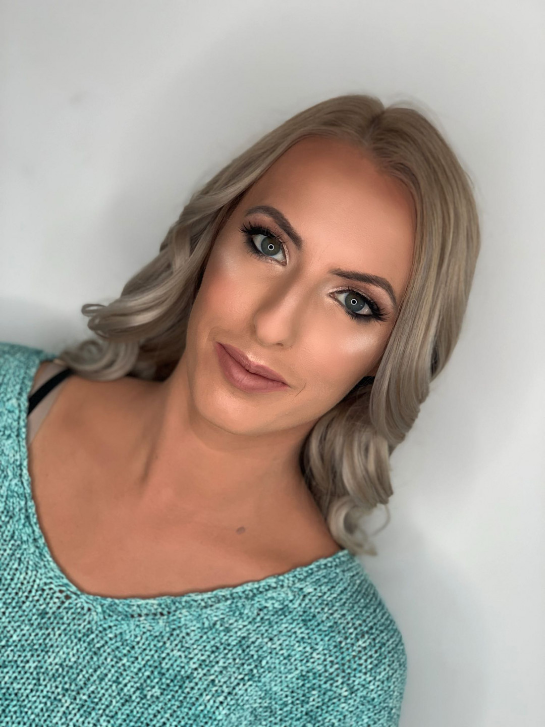 Profesionalno šminkanje + svečana frizura (podrazumeva dolazak sa čistom kosom) - M Studio 0303, Novi Sad Make-up / šminkanje Lice Make-up / šminkanje, Novi Sad, Sajmište, Detelinara, Banatić