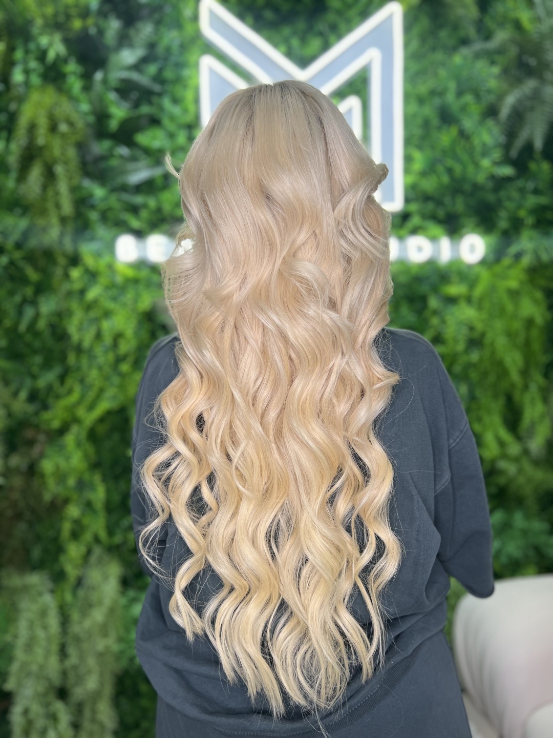 MN Beauty studio #beograd Feniranje i stilizovanje Talasi presom - duga kosa