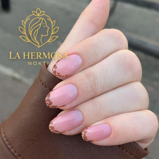 La Hermosa Beauty Studio #beograd Korekcija noktiju Korekcija ojačavanja noktiju gelom - tuđi rad