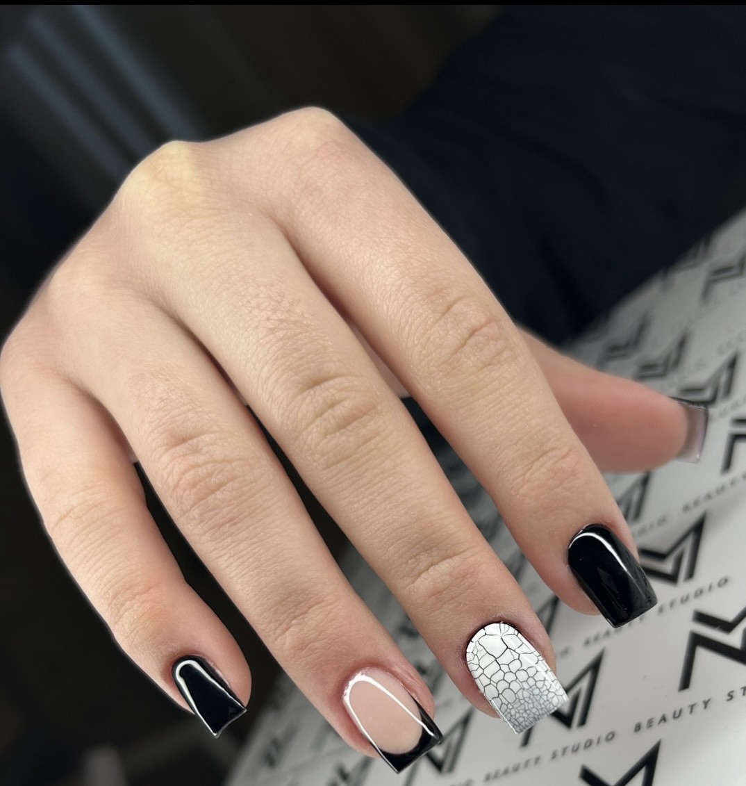 MN Beauty studio #beograd Izlivanje noktiju Korekcija noktiju / ojačavanje noktiju / rubber baza