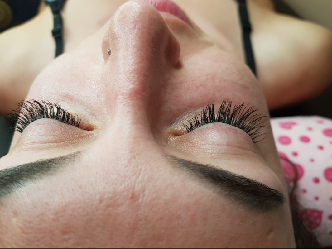 Ena beauty studio #nis Nadogradnja trepavica Nadogradnja svilenih trepavica - 1 na 1