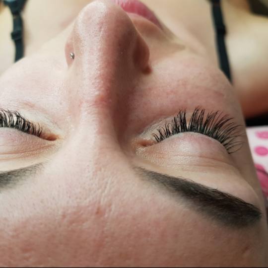Ena beauty studio #nis Nadogradnja trepavica Nadogradnja svilenih trepavica - 1 na 1