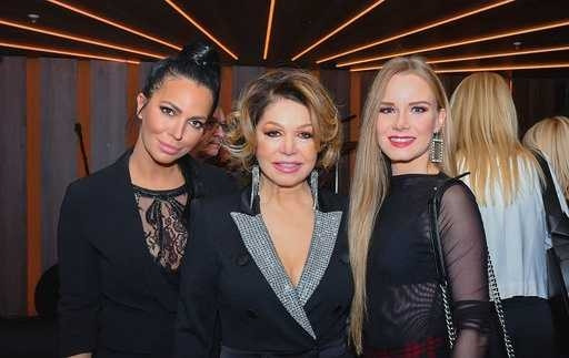Bibi beauty centar #beograd Make-up / šminkanje Profesionalno šminkanje + veštačke trepavice + svečana frizura
