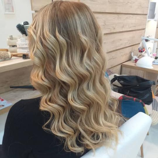 Kardashians Beauty Style #novisad Feniranje i stilizovanje Feniranje na talase - kosa srednje dužin