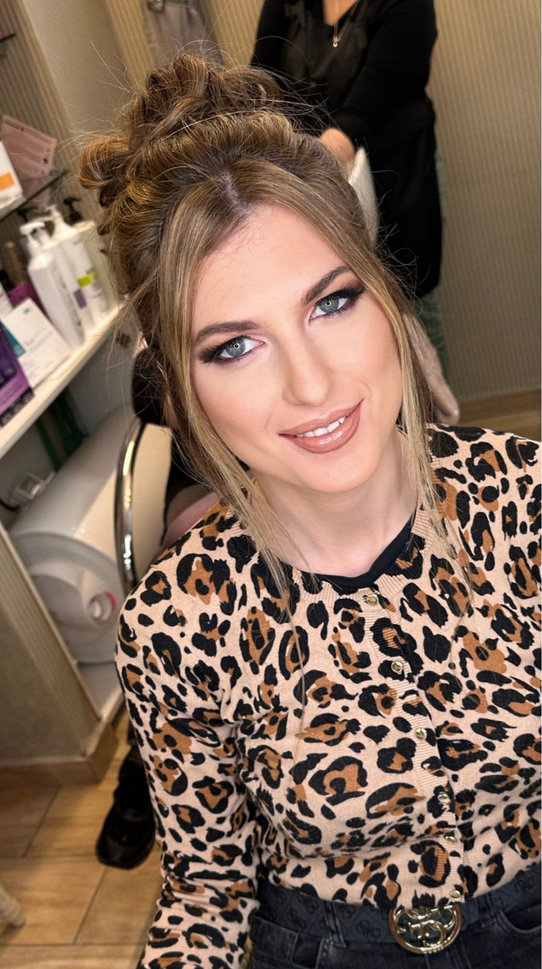 Bibi beauty centar #beograd Make-up / šminkanje Profesionalno šminkanje + veštačke trepavice + svečana frizura