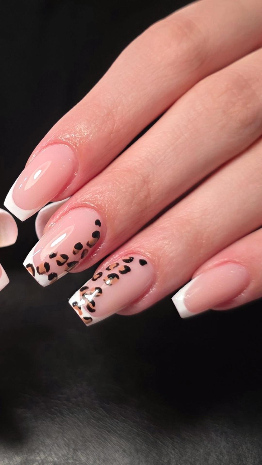 Izlivanje noktiju gelom - L dužina - Esthetique Privé, Beograd Izlivanje noktiju Nokti Izlivanje noktiju, Beograd, Centar, Stari grad, Dorćol