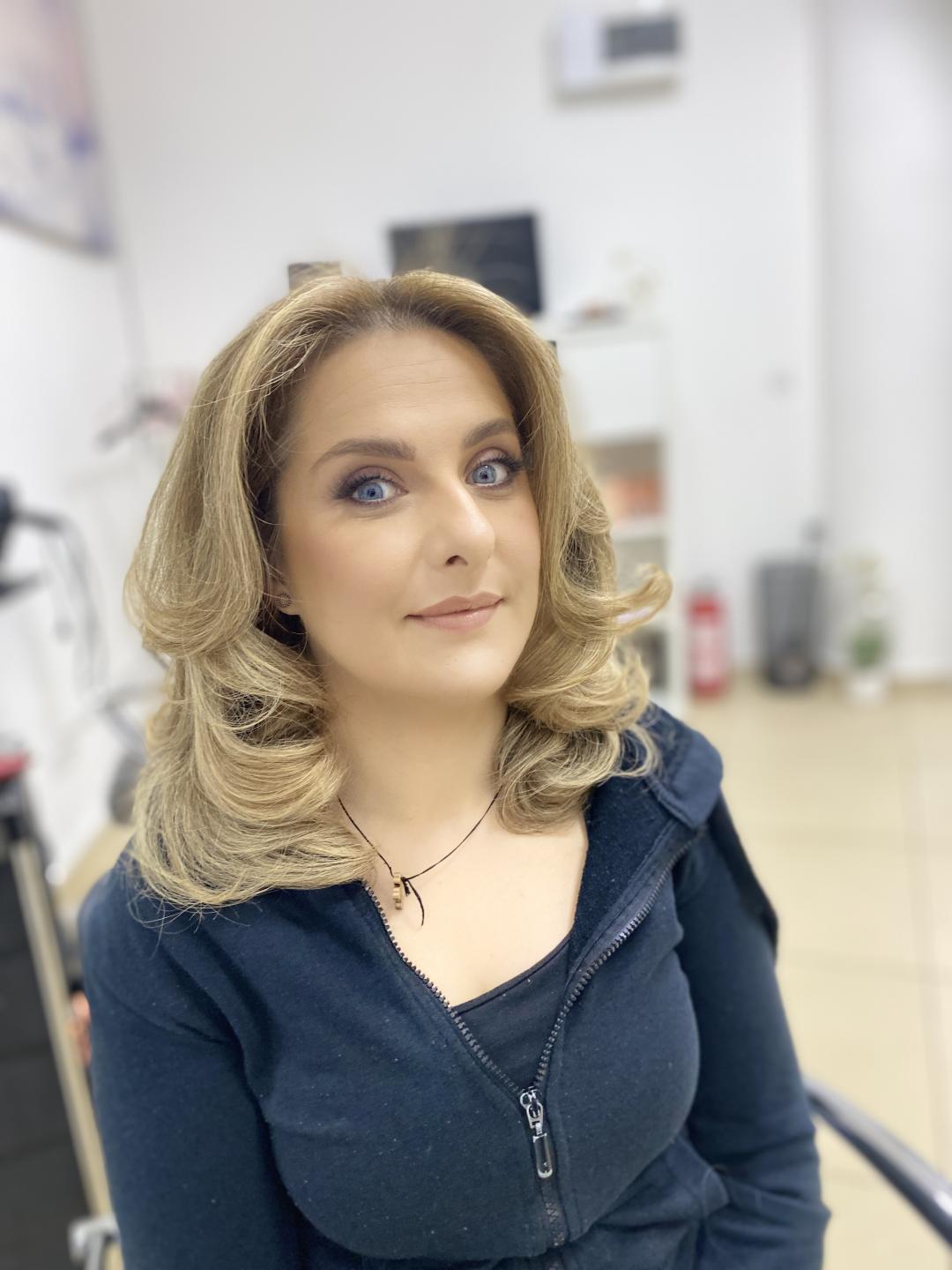 Profesionalno šminkanje + feniranje na ravno / lokne - Lovely Style, Beograd Make-up / šminkanje Lice Make-up / šminkanje, Beograd, Konjarnik, Učiteljsko naselje