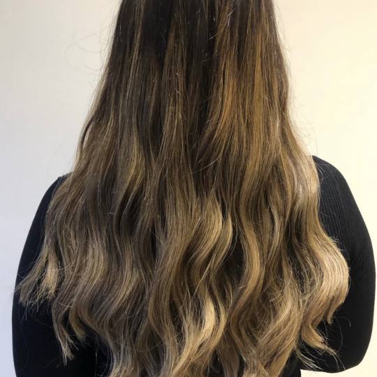 Blush hair studio #beograd Feniranje i stilizovanje Feniranje na talase - ekstra duga kosa