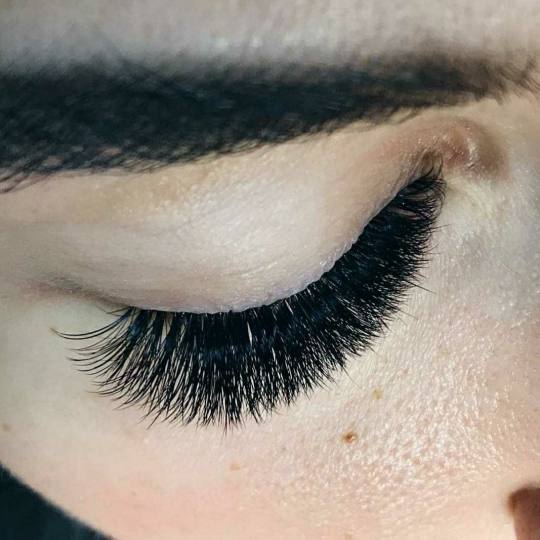 Right Beauty #beograd Nadogradnja trepavica Nadogradnja trepavica - ruski volumen 5D - 8D