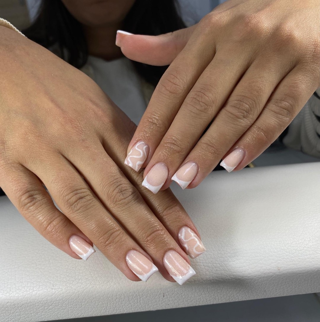 GM Beauty studio #beograd Izlivanje noktiju Izlivanje noktiju gelom - L dužina