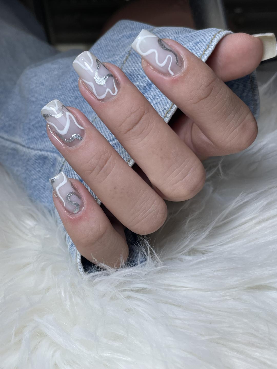 Korekcija izlivanja noktiju gelom - M dužina - Elle beauty center, Novi Sad Izlivanje noktiju Nokti Izlivanje noktiju, Novi Sad, Grbavica, Liman, Adamićevo