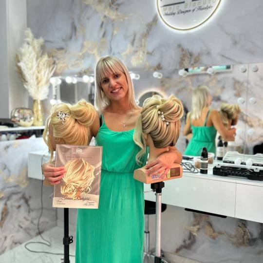 Travijata Donna #novisad Pletenice, kike, punđe Svečana frizura koktel / bridal / royal Svečana f