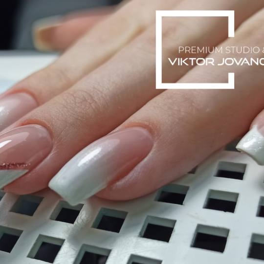BEAUTY CENTER Viktor Jovanović #subotica Izlivanje noktiju Korekcija noktiju - S velicina