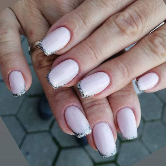 Salon Soul #beograd Ojačavanje noktiju Frenč tečni metal, lepo i elegantno rešenje za sve dužin