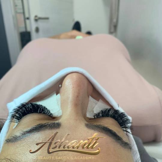 Ashanti Beauty Salon & Academy #beograd Nadogradnja trepavica Nadogradnja svilenih trepavica - ruski