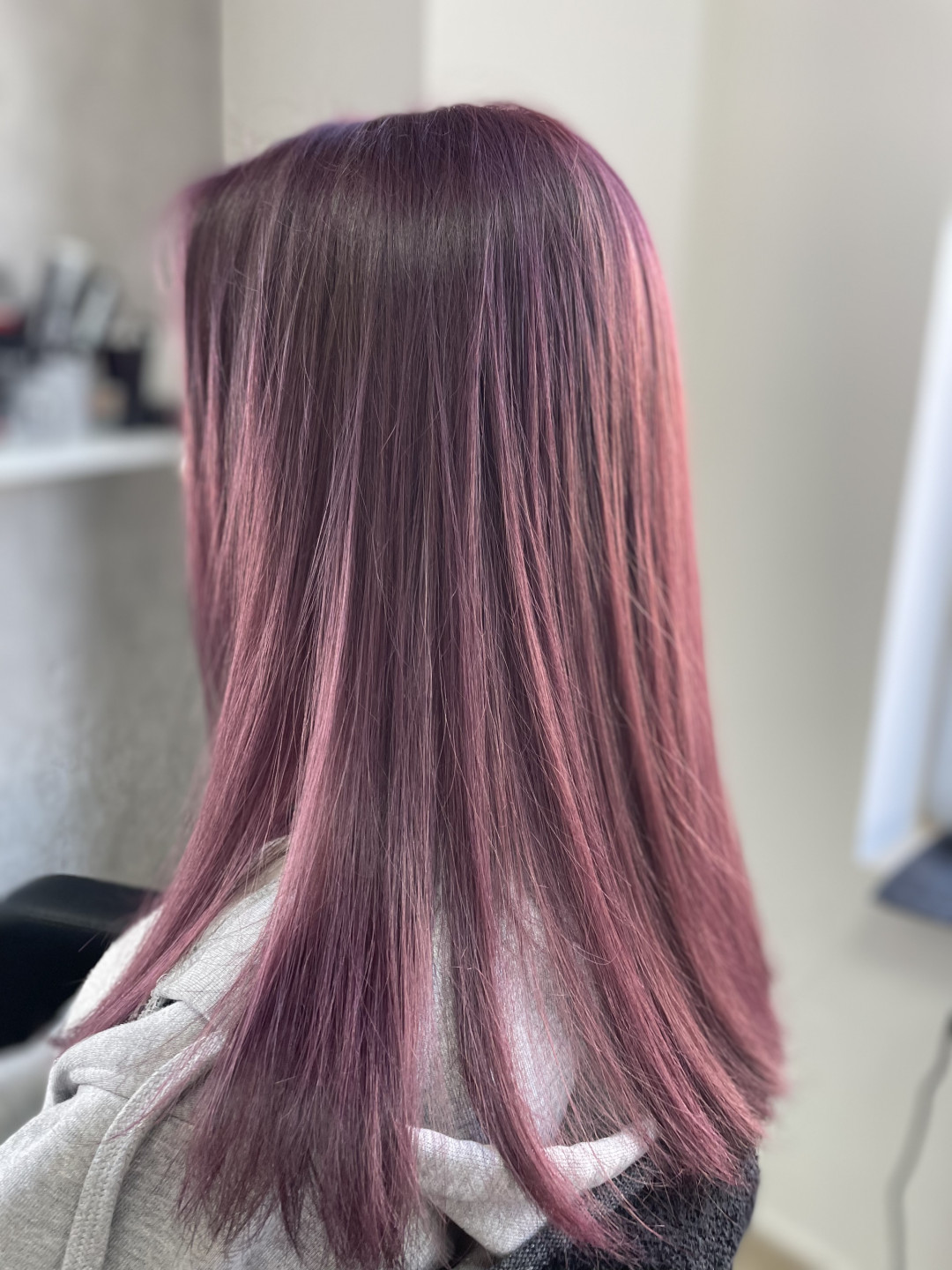 MCBEAUTYSTUDIO #novisad Farbanje kose Farbanje cele dužine + feniranje - kosa srednje dužine