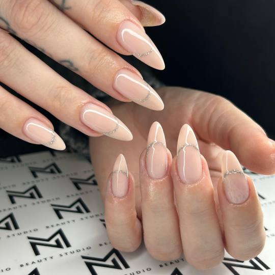 MN Beauty studio #beograd Izlivanje noktiju Korekcija noktiju / ojačavanje noktiju / rubber baza