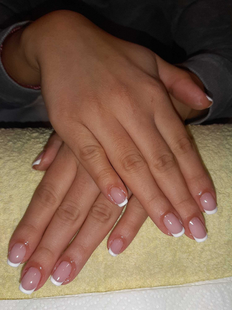 Gel lak french - ruke - Migun centar relax, Beograd Gel lak Nokti Gel lak, Beograd, Centar, Stari grad, Dorćol