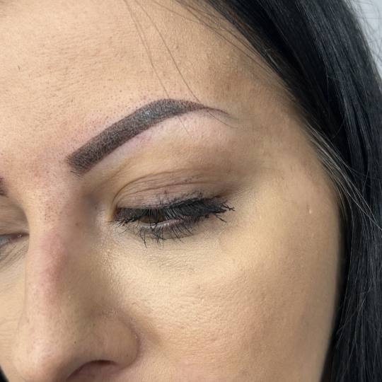 Ena beauty studio #nis Nadogradnja trepavica Puder obrve