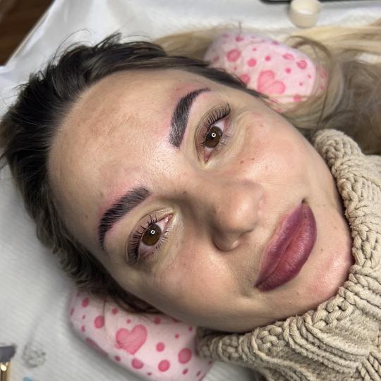 Ena beauty studio #nis Trepavice Lash lift + brow lift sa farbanjem