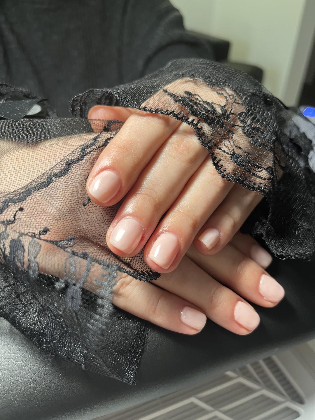 Amelini beauty concept #beograd Gel lak Manikir + gel lak RUBER baza + boja