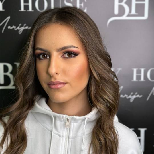 Beauty House by Marija Mitrović #nis Make-up / šminkanje Profesionalno šminkanje + veštačke tre