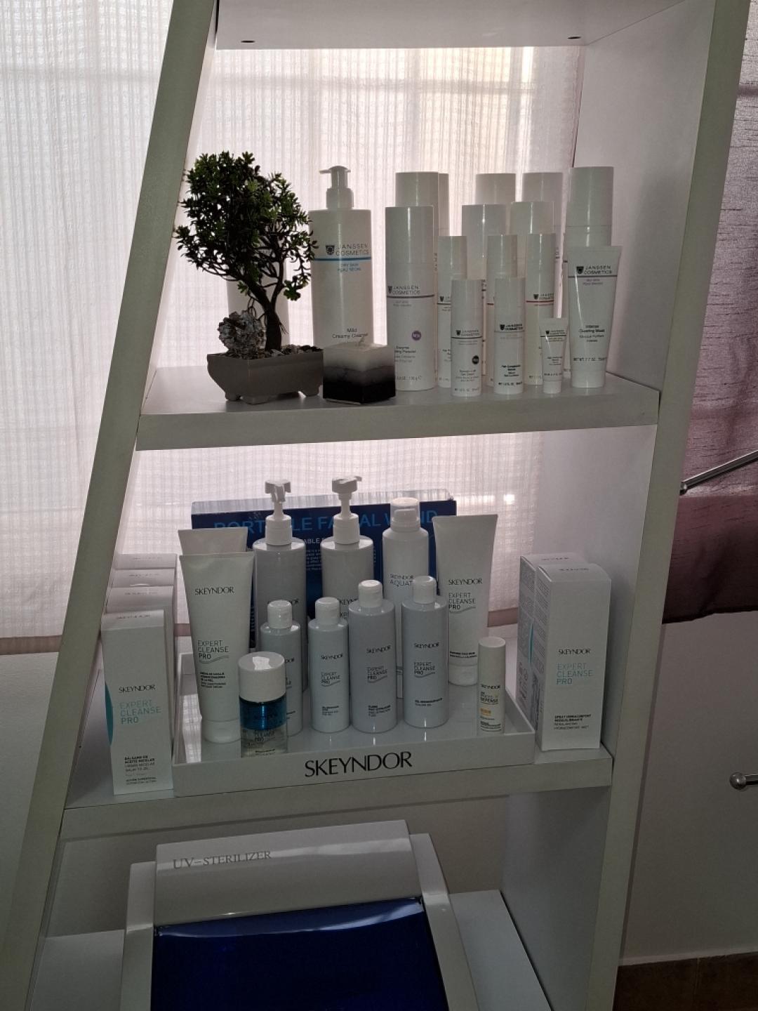 Iris + #beograd Tretman lica Čišćenje lica + tretman lica voćnim kiselinama