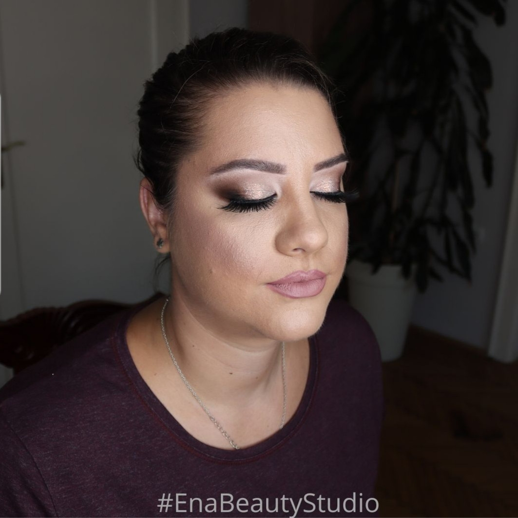 Ena beauty studio #nis Make-up / šminkanje Profesionalno šminkanje + veštačke trepavice