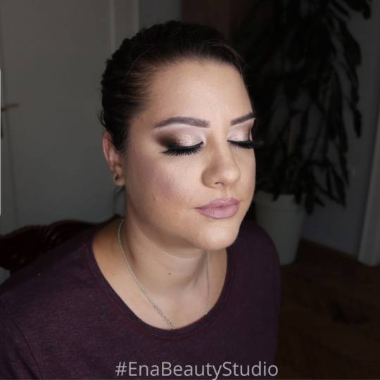 Ena beauty studio #nis Make-up / šminkanje Profesionalno šminkanje + veštačke trepavice